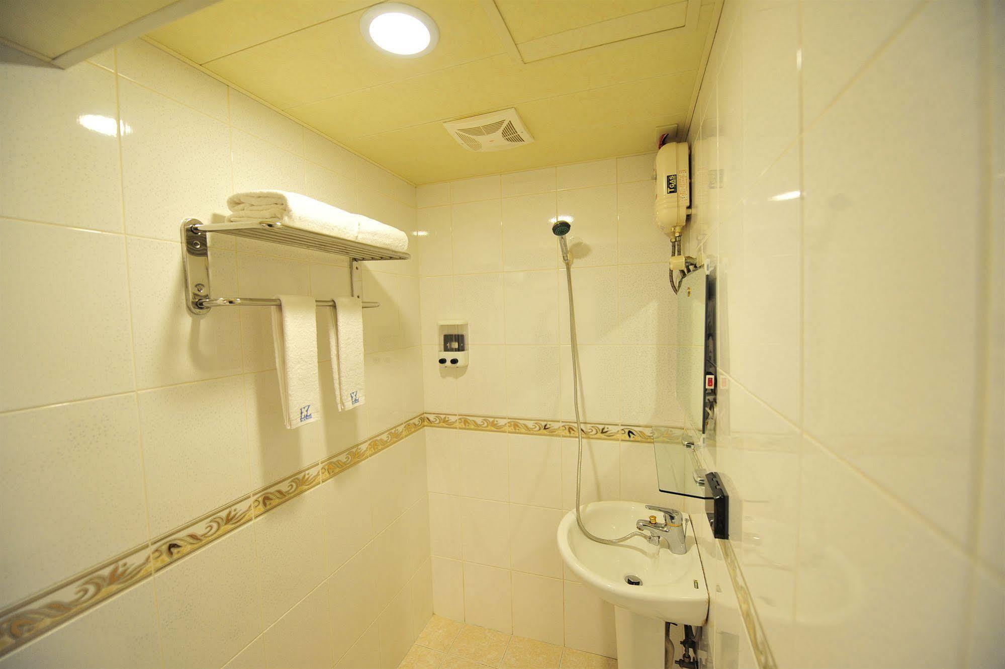Ezbookers Dunhua Hotel Taipei Exterior photo